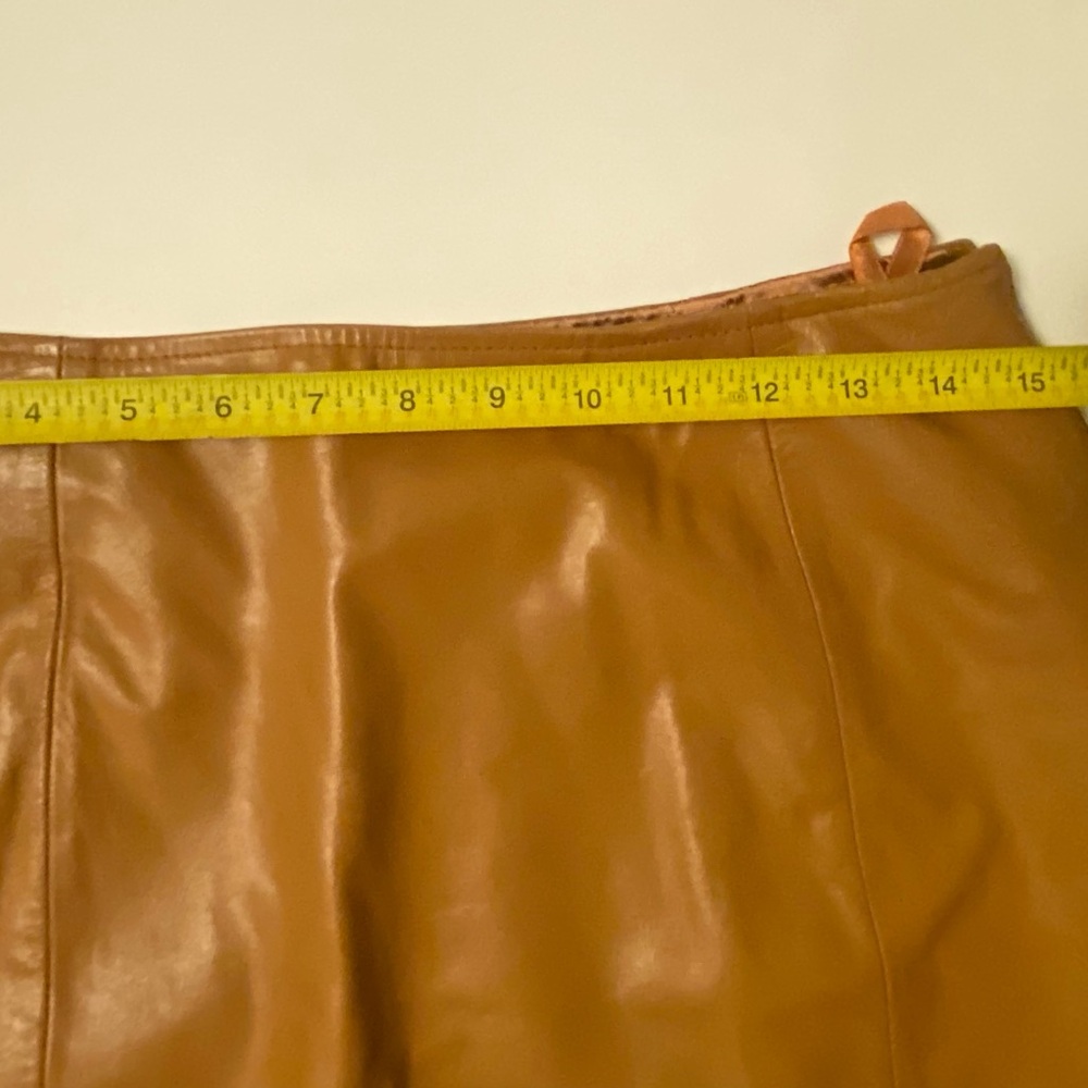 Elegant Tan Leather Skirt - Picture 6 of 6